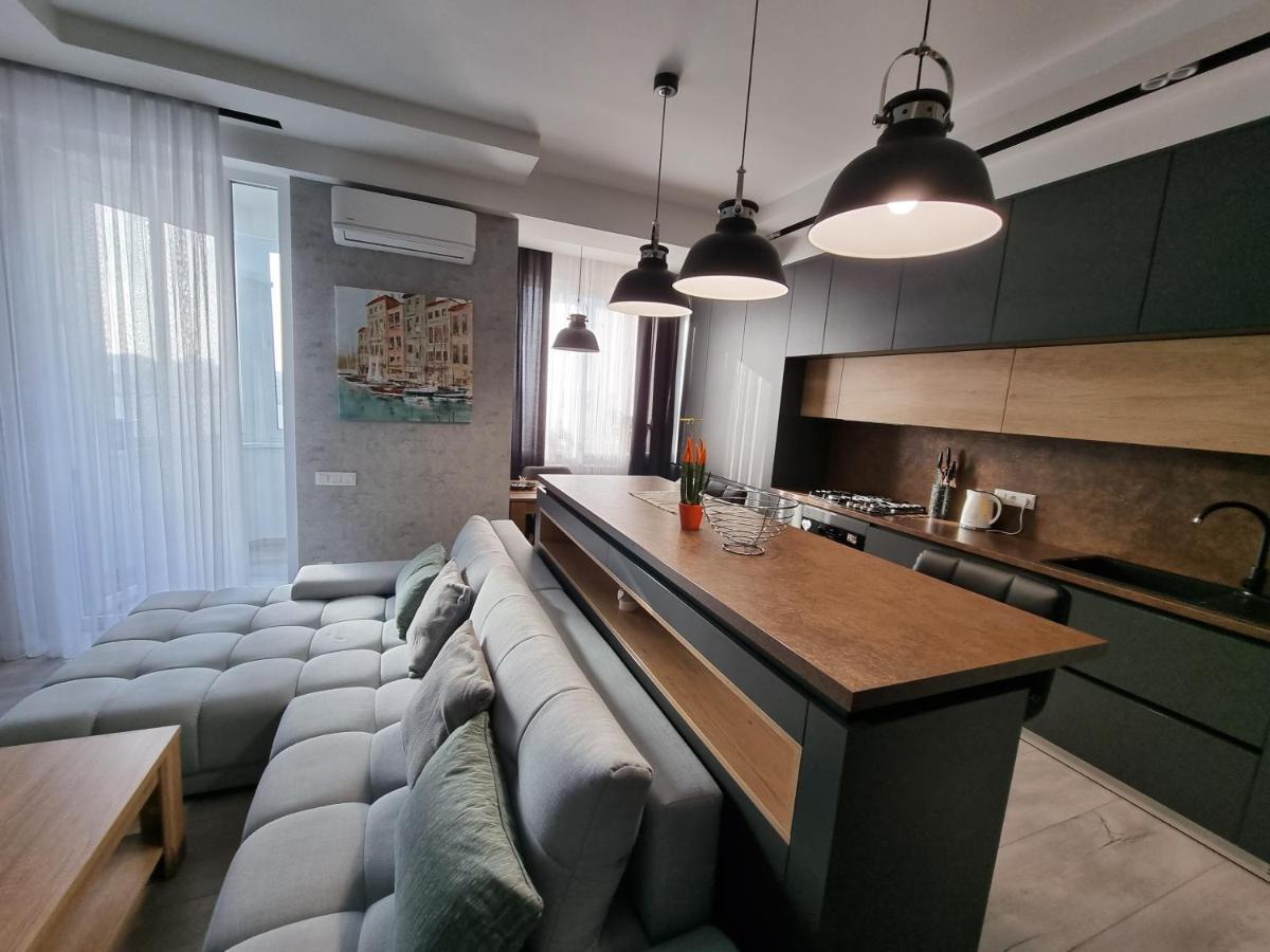 Diplomat The Best Ultra Central Apartaments Chisinau Exterior photo